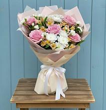 Букет цветов из:  Гвоздики, Орхидеи и Розы в Глебычево