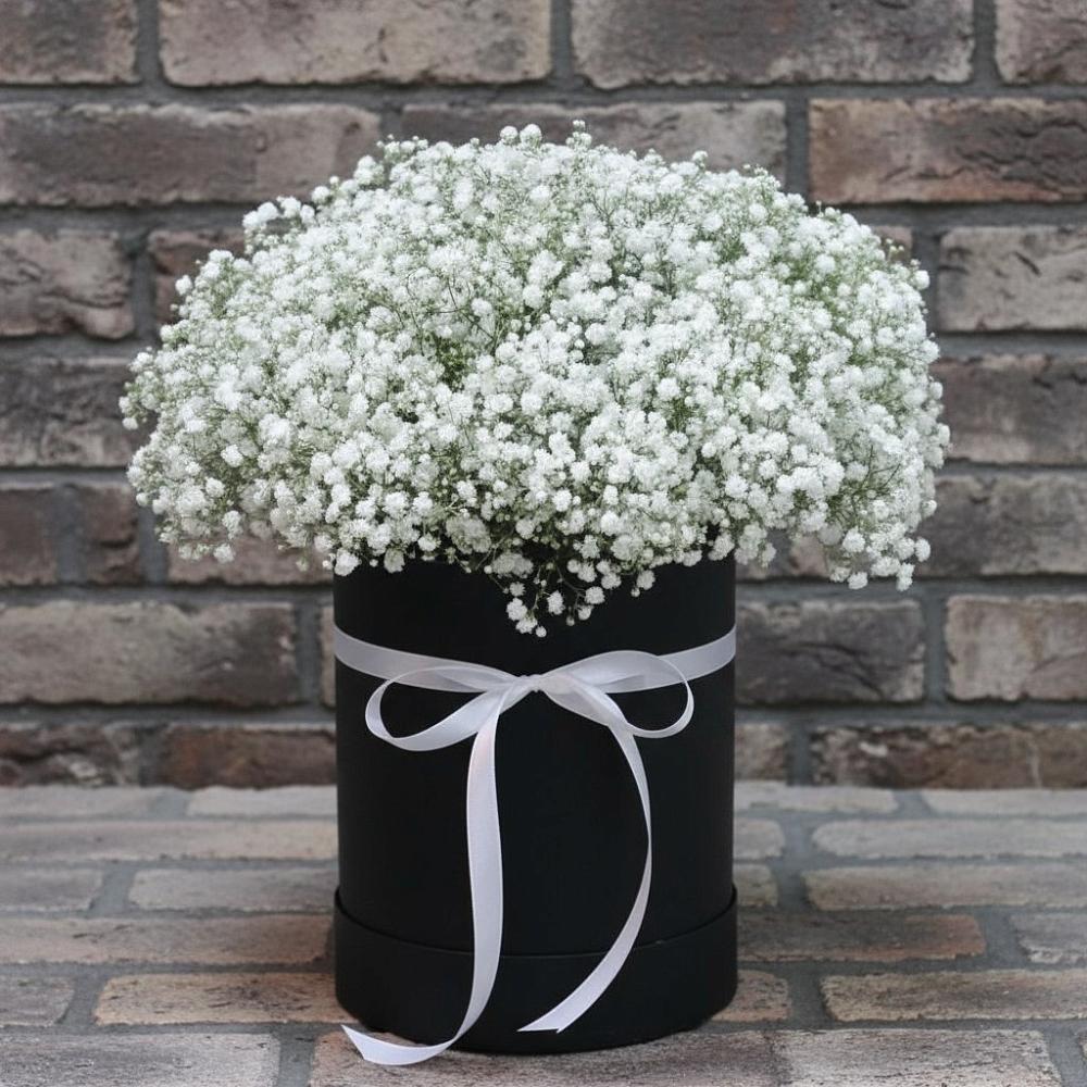 Цветочная композиция из Гипсофила в шляпной коробке в Глебычево