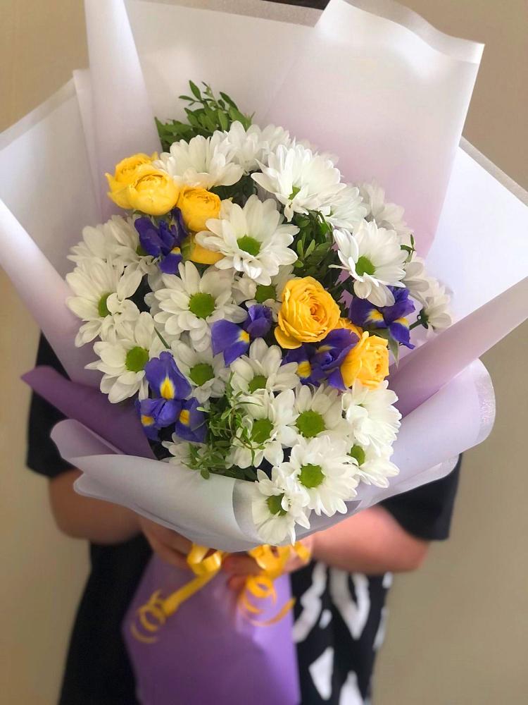 Букет цветов из: Ирисы, Хризантемы и Розы в Глебычево