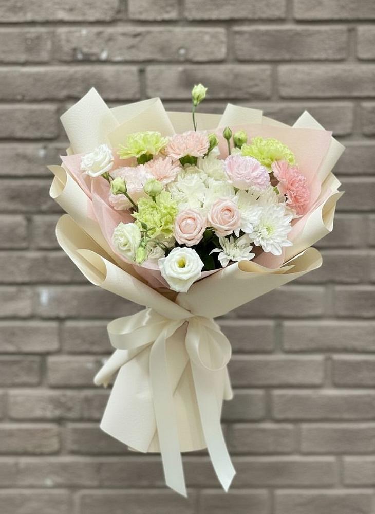 Букет цветов из: Гвоздики, Розы, Лизиантусы и Хризантемы в Глебычево