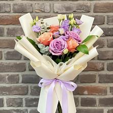 Букет цветов из:  Лизиантусы и Розы в Глебычево