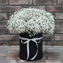 Цветочная композиция из Гипсофила в шляпной коробке в Глебычево